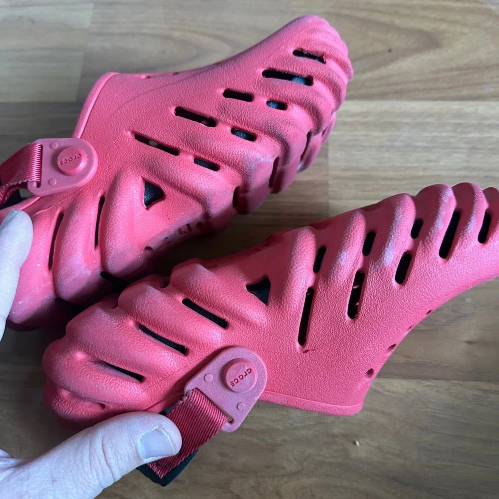 Crocs J2 Size 2‎ Toddler Kids Red Classic Clog Sandals Shoes
